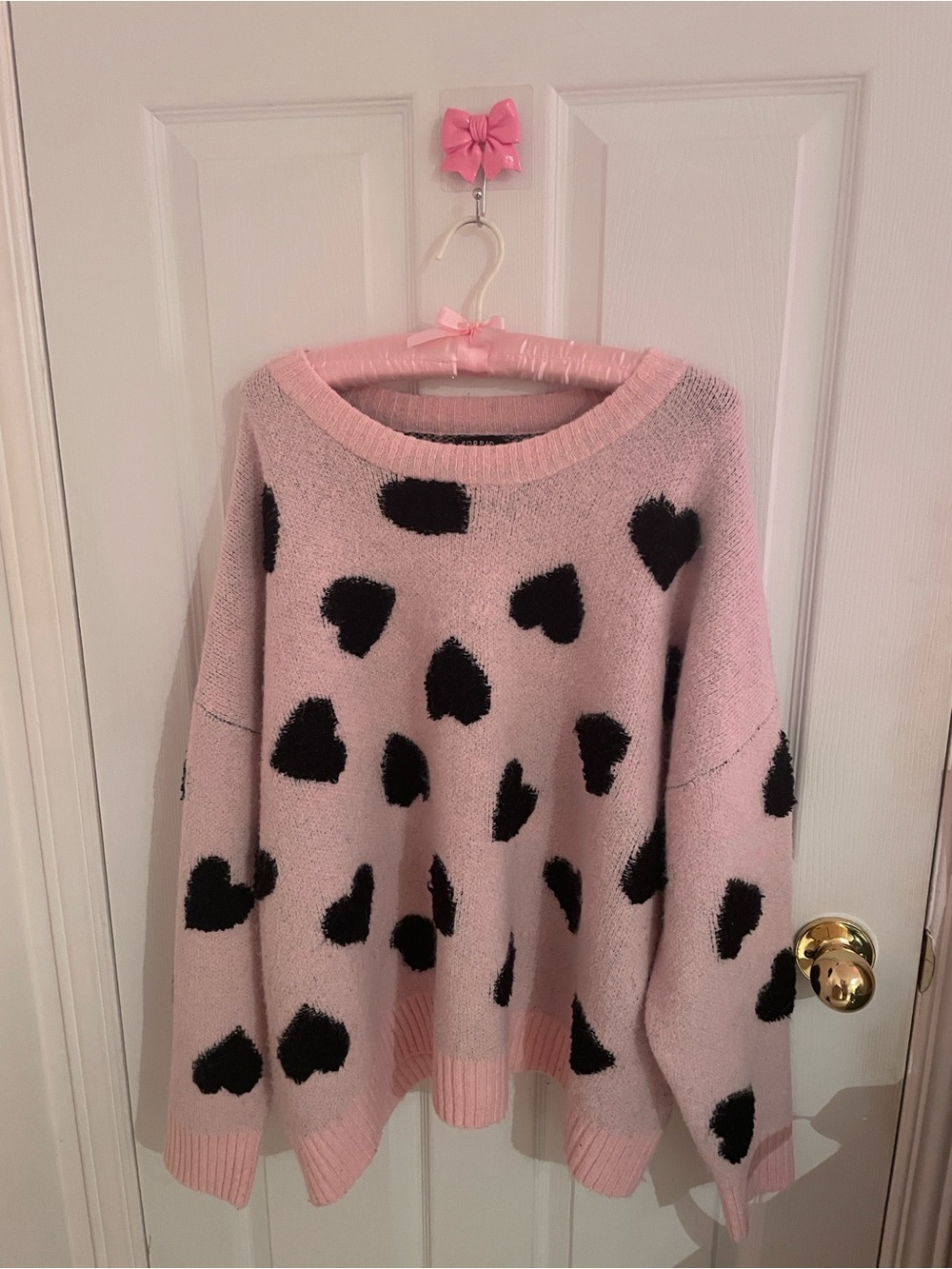 🐻‍❄️🌸🖤 Pink Marshmallow Sweater with Black Hearts - Picture 2 of 4